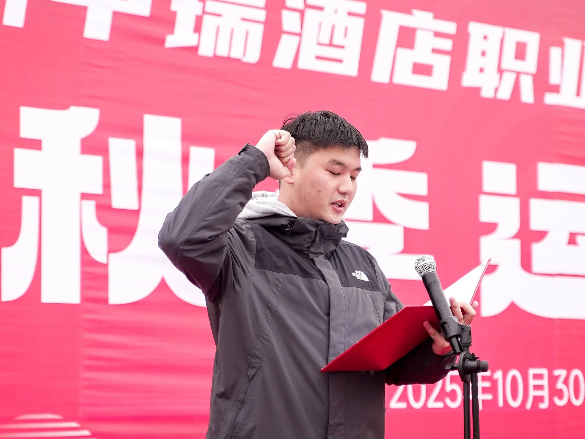 1762152738137199.jpg 9b57589d8077e5b58110c756e3007826.jpg